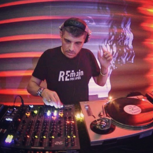Axel Karakasis 2020 - Axel Karakasis: "Instantly the resident DJ"